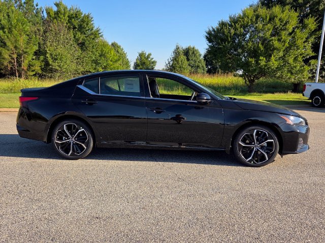 New 2026 Nissan Altima 2.5 SR w/ SR Premium Package FWD image 14