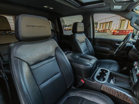 Used 2022 GMC Sierra 3500 Denali image 30