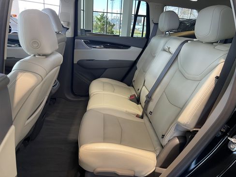 Certified 2022 Cadillac XT6 Premium Luxury image 16