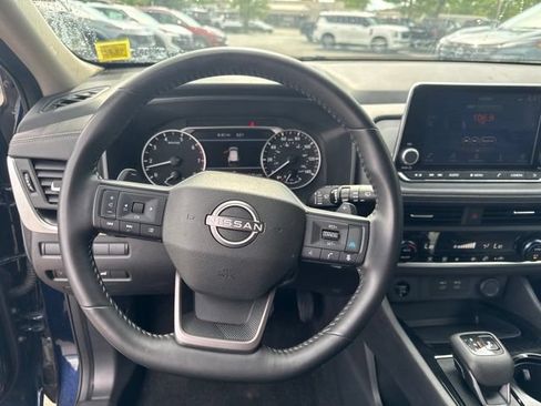 Used 2025 Nissan Rogue SV AWD/4WD image 11