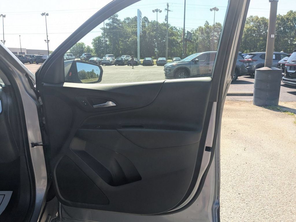 Used 2024 Chevrolet Equinox LT AWD/4WD image 32