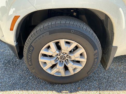 Used 2024 Nissan Frontier SV w/ SV Convenience Package image 9