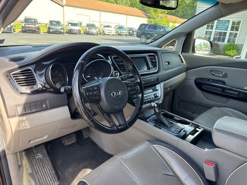 Used 2017 Kia Sedona EX FWD image 17