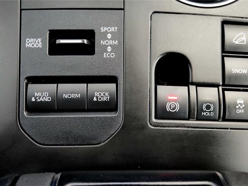 Used 2023 Toyota Highlander XLE AWD/4WD image 36