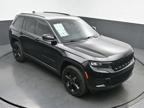 Used 2023 Jeep Grand Cherokee Altitude AWD/4WD image 41