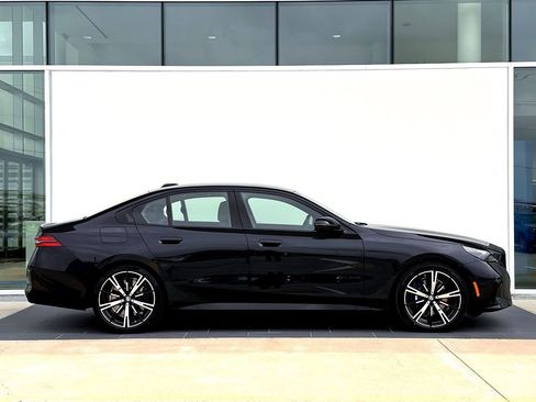 New 2026 BMW 550e xDrive w/ Executive Package image 3