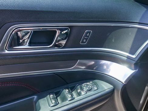 Used 2018 Ford Explorer Sport AWD/4WD image 18