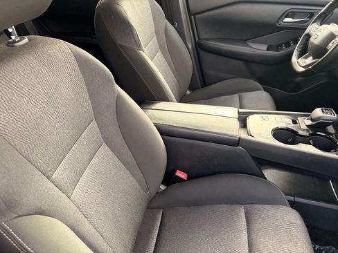 Used 2025 Nissan Rogue SV FWD image 11