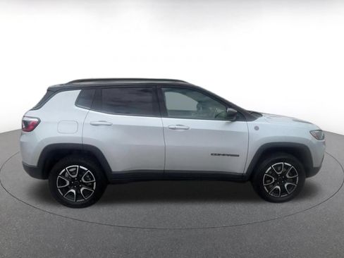 Used 2025 Jeep Compass Trailhawk AWD/4WD image 16