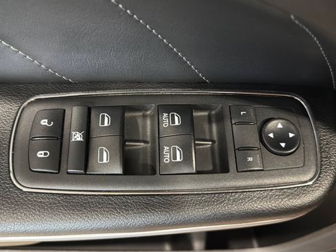Used 2019 Dodge Charger Scat Pack w/ Plus Group RWD image 17
