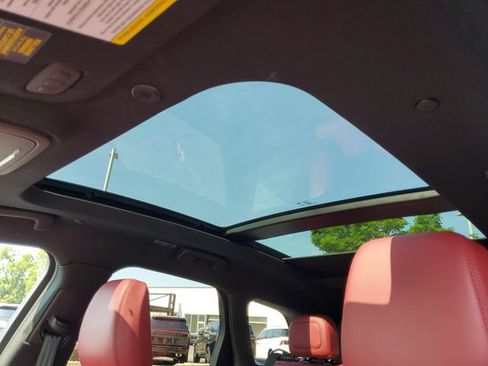 Certified 2025 Lincoln Corsair Reserve w/ Jet Appearance Package AWD/4WD image 12