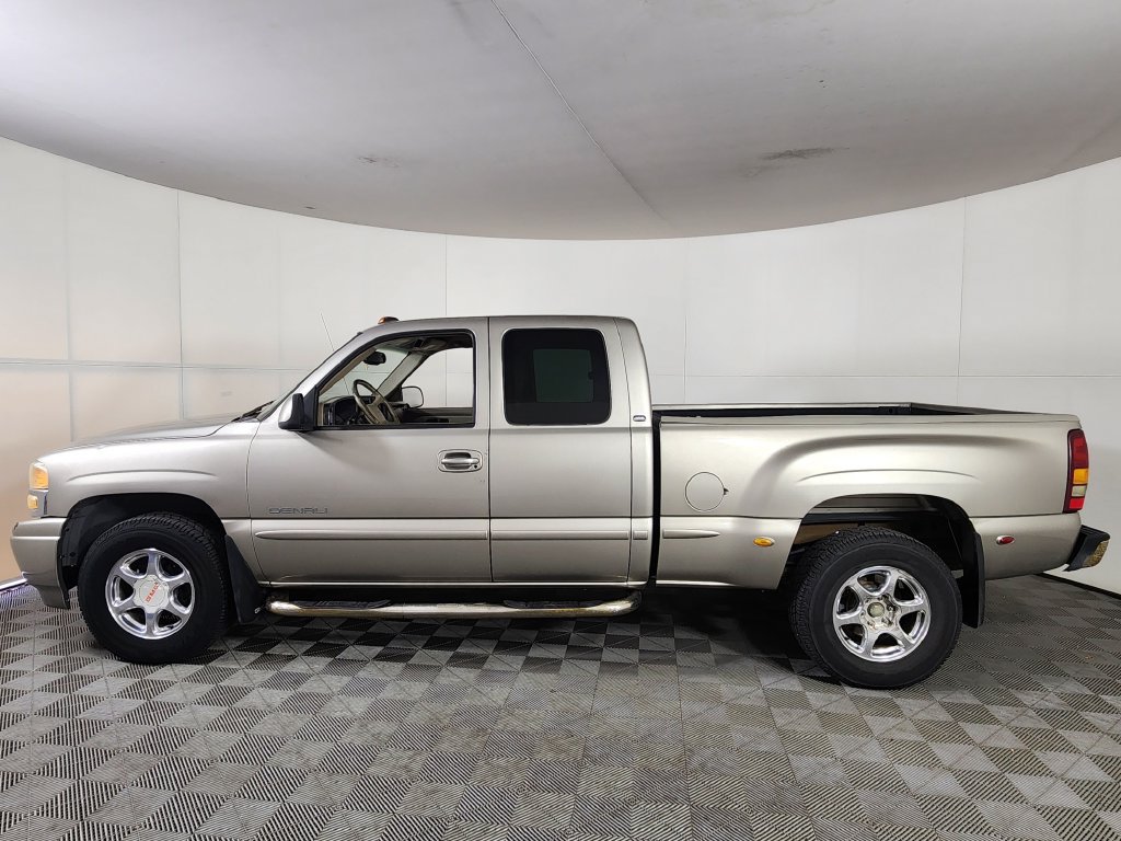 Used 2002 GMC Sierra 1500 Denali AWD/4WD image 4