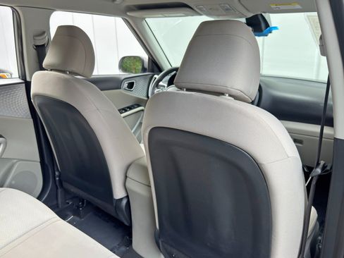 Used 2023 Kia Soul LX w/ LX Technology Package FWD image 28