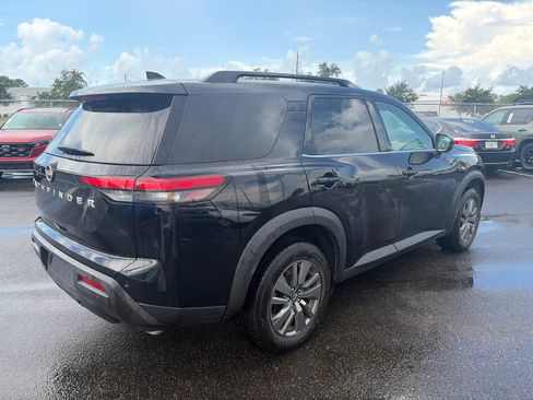 Used 2025 Nissan Pathfinder SV FWD image 7