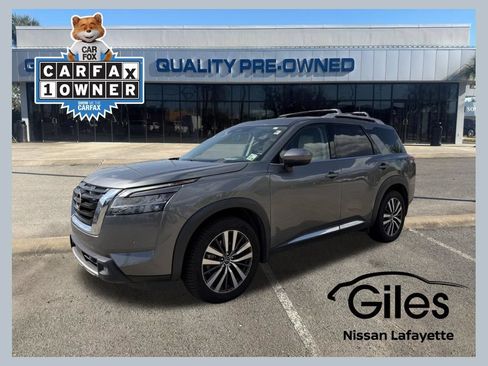 Used 2022 Nissan Pathfinder Platinum w/ Lighting Package (N92) FWD image 1