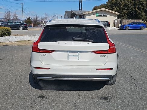 Used 2025 Volvo V60 B5 Cross Country Plus image 13
