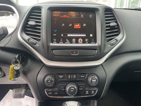 Used 2015 Jeep Cherokee Trailhawk AWD/4WD image 25