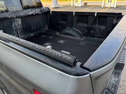 Used 2018 Nissan Titan SV AWD/4WD image 39