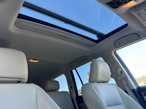 Used 2022 Lexus GX 460 Luxury w/ Off Road Package AWD/4WD image 26