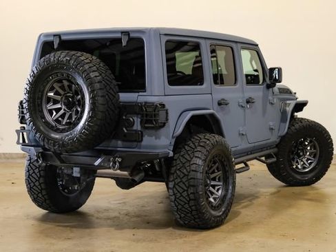 Used 2025 Jeep Wrangler Unlimited Rubicon w/ Technology Group image 10