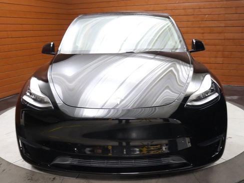Used 2021 Tesla Model Y Long Range image 3