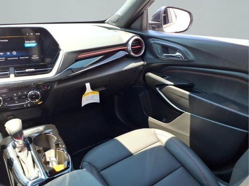 Used 2024 Chevrolet Trax RS w/ Sunroof Package FWD image 9