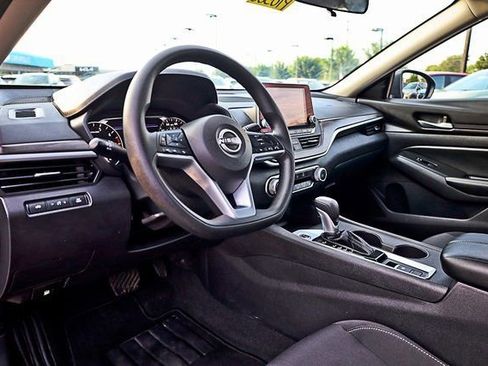 Used 2025 Nissan Altima 2.5 SV image 32