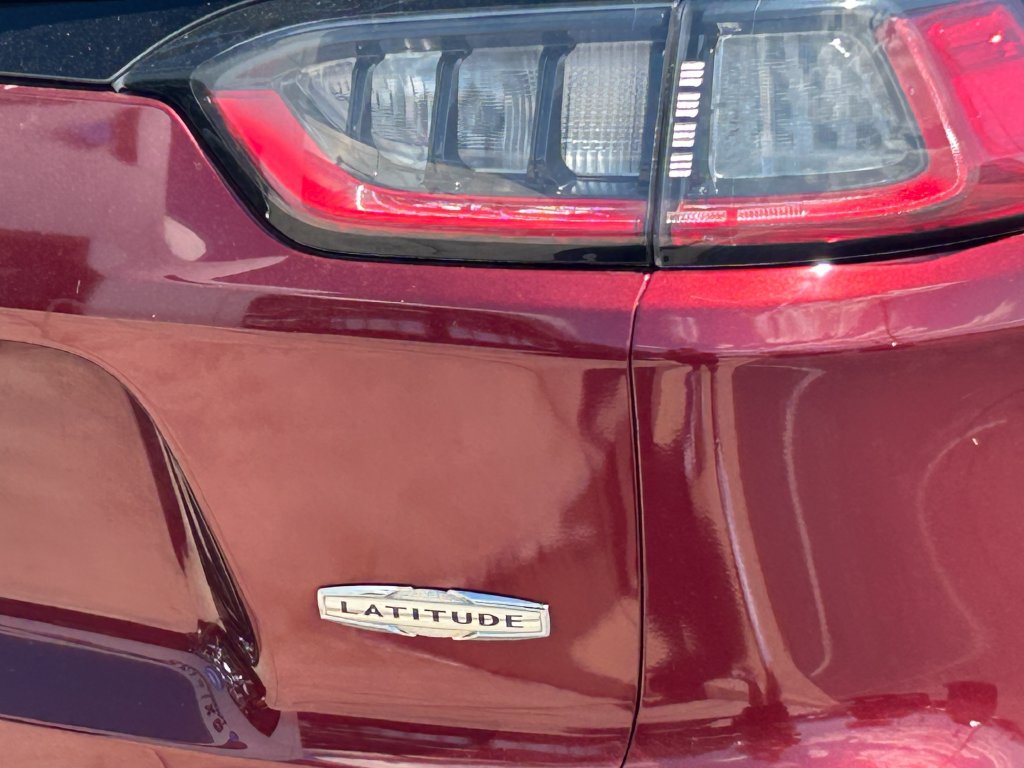 Used 2019 Jeep Cherokee Latitude Plus w/ Comfort/Convenience Group FWD image 5