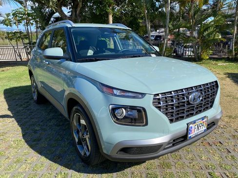 Used 2025 Hyundai Venue FWD image 19