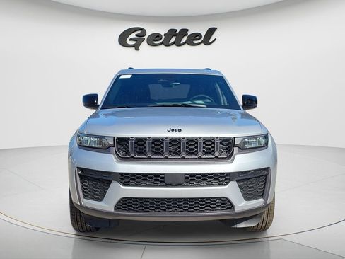 New 2026 Jeep Grand Cherokee Altitude AWD/4WD image 2