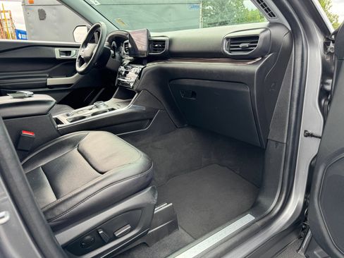 Used 2022 Ford Explorer Limited AWD/4WD image 23