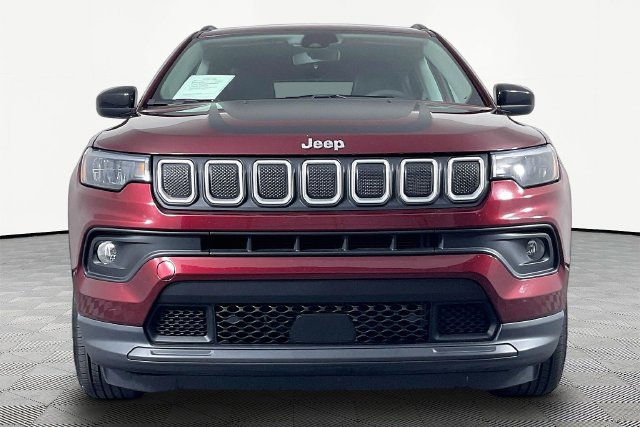Used 2022 Jeep Compass Latitude w/ Mopar Graphics Package FWD image 2