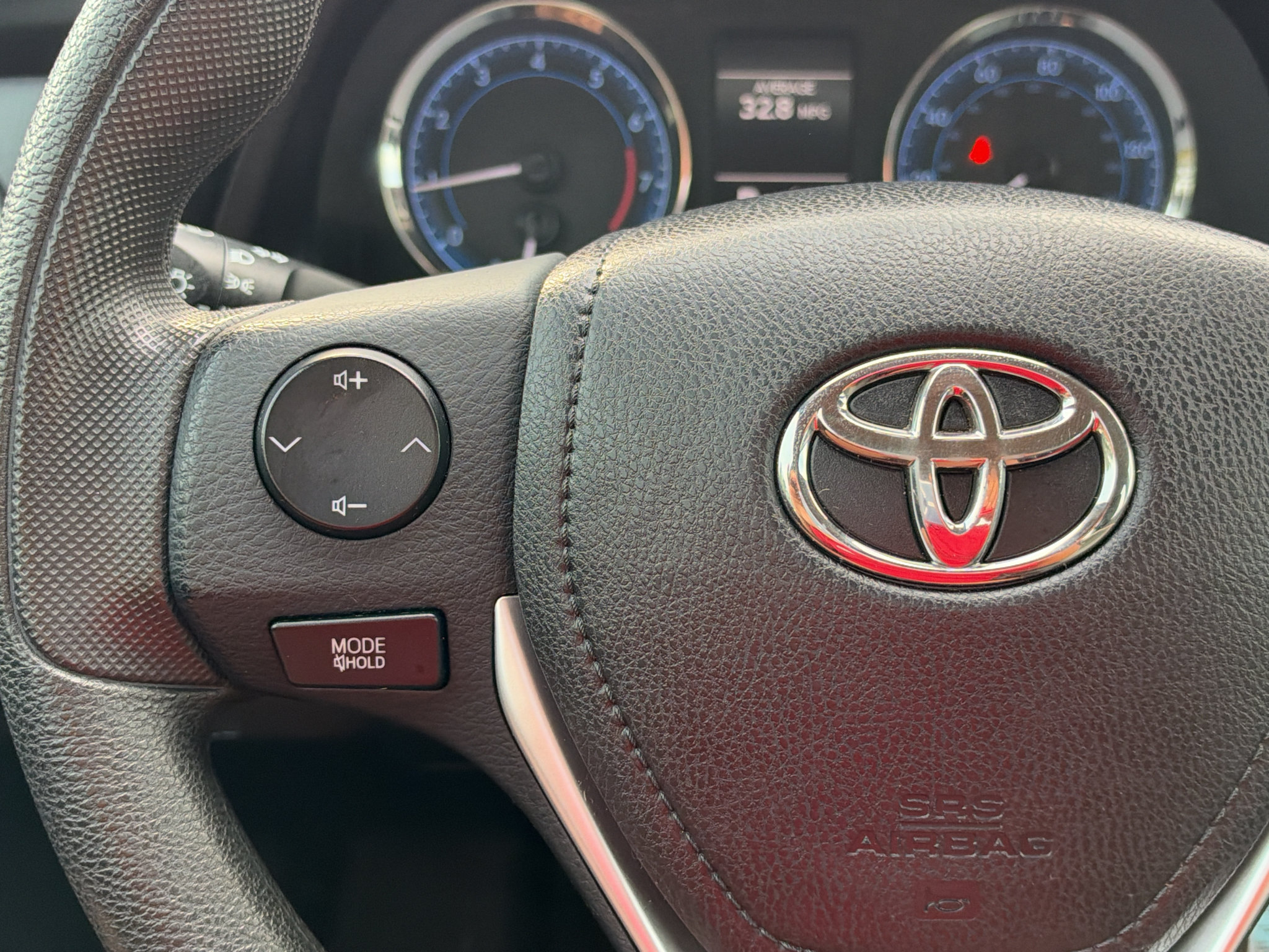 Used 2017 Toyota Corolla LE FWD image 28