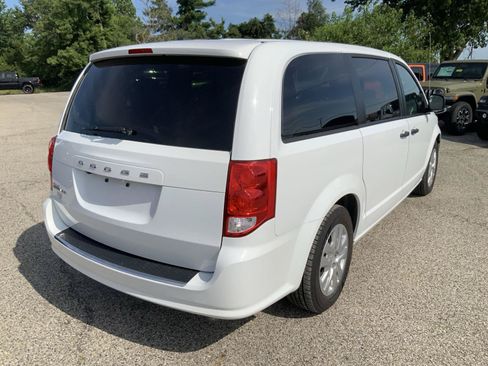 Used 2019 Dodge Grand Caravan SE w/ UConnect Hands-Free Group FWD image 11