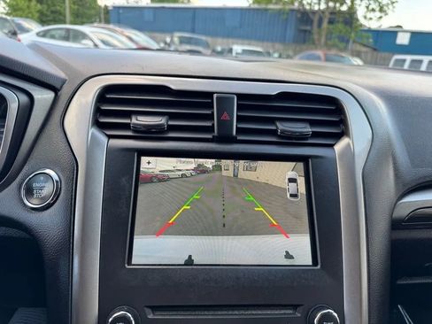 Used 2019 Ford Fusion SE FWD image 18
