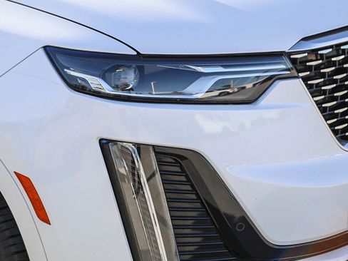 Used 2022 Cadillac XT6 Premium Luxury image 8