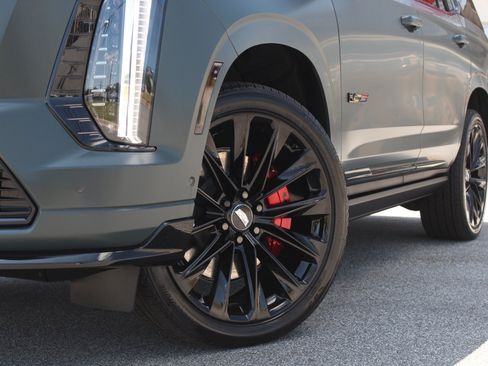 Used 2026 Cadillac Escalade V w/ LPO, ONYX Package AWD/4WD image 23