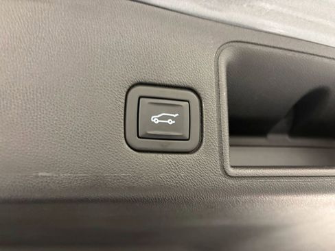 Used 2023 GMC Terrain SLE w/ Driver Convenience Package image 36