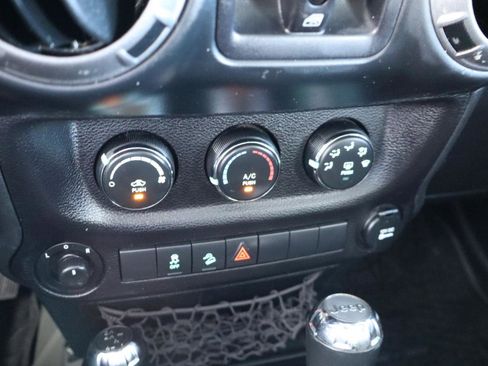 Used 2017 Jeep Wrangler Unlimited Sport w/ Quick Order Package 24S AWD/4WD image 21