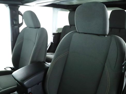 Used 2025 Jeep Wrangler Unlimited Sport image 4