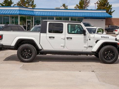 Used 2021 Jeep Gladiator Sport image 4