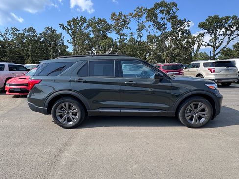 Used 2023 Ford Explorer XLT w/ Equipment Group 202A RWD image 4