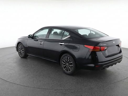 Used 2025 Nissan Altima 2.5 SV image 6