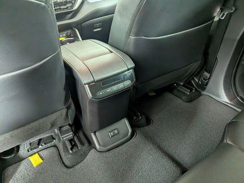 Used 2021 Toyota Highlander XLE image 35