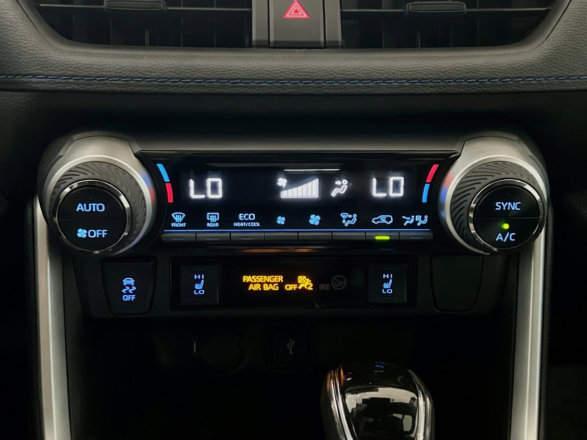 Used 2022 Toyota RAV4 SE w/ Convenience Package AWD/4WD image 10