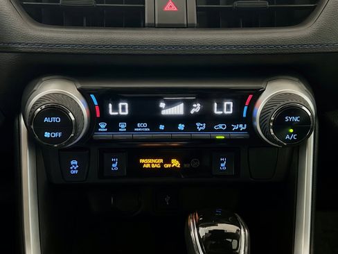 Used 2022 Toyota RAV4 SE w/ Convenience Package AWD/4WD image 10