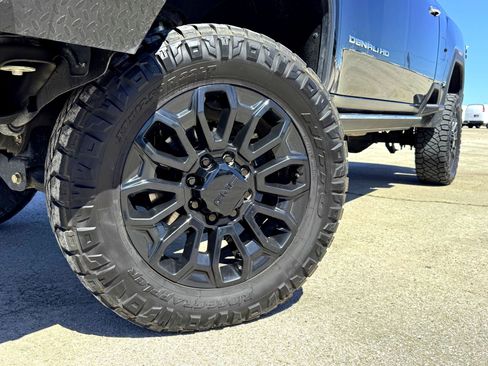 Used 2024 GMC Sierra 2500 Denali Ultimate image 2