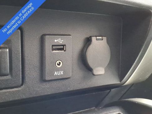 Used 2018 Nissan Titan SV w/ SV Convenience Package image 28