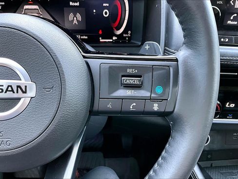 Used 2021 Nissan Rogue Platinum AWD/4WD image 23