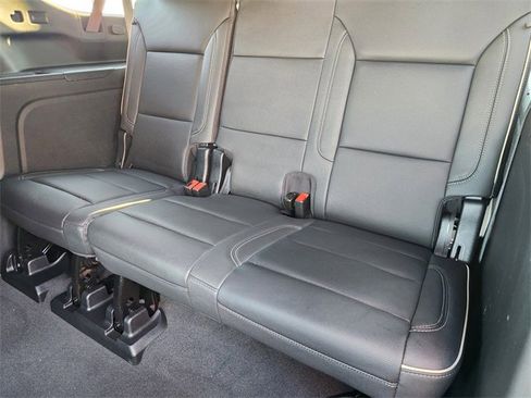 Used 2024 GMC Yukon XL SLT w/ SLT Luxury Package image 31